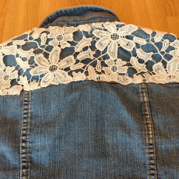Delia’s Denim Jean Jacket Womens Small Y2K Crochet Flowers Floral - Picture 7 of 7
